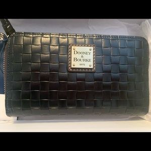 BRAND NEW Dooney and Bourke wallet